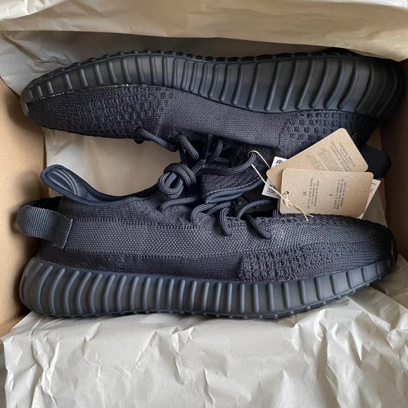 Yeezy 350 V2